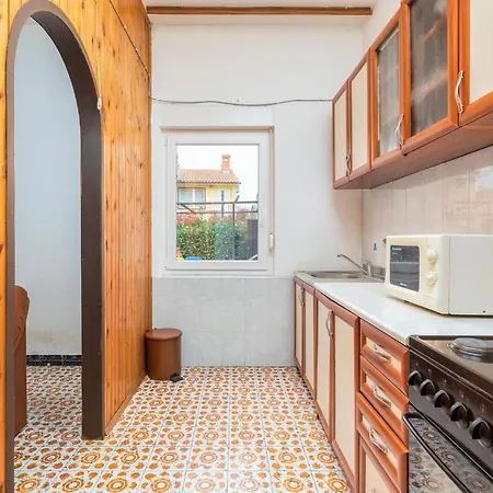 Lovely Apartment In Fazana With Kitchen
