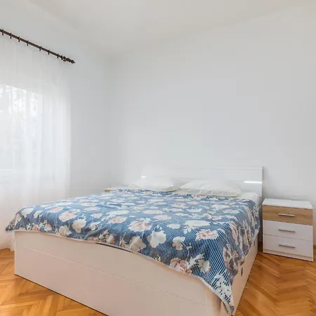 Lovely Apartment In Fazana With Kitchen Apartment