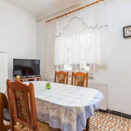 Lovely Apartment In Fazana With Kitchen * Fazana