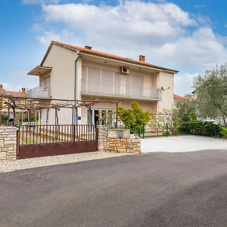 Lovely Apartment In Fazana With Kitchen