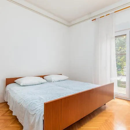 Lovely Apartment In Fazana With Kitchen *